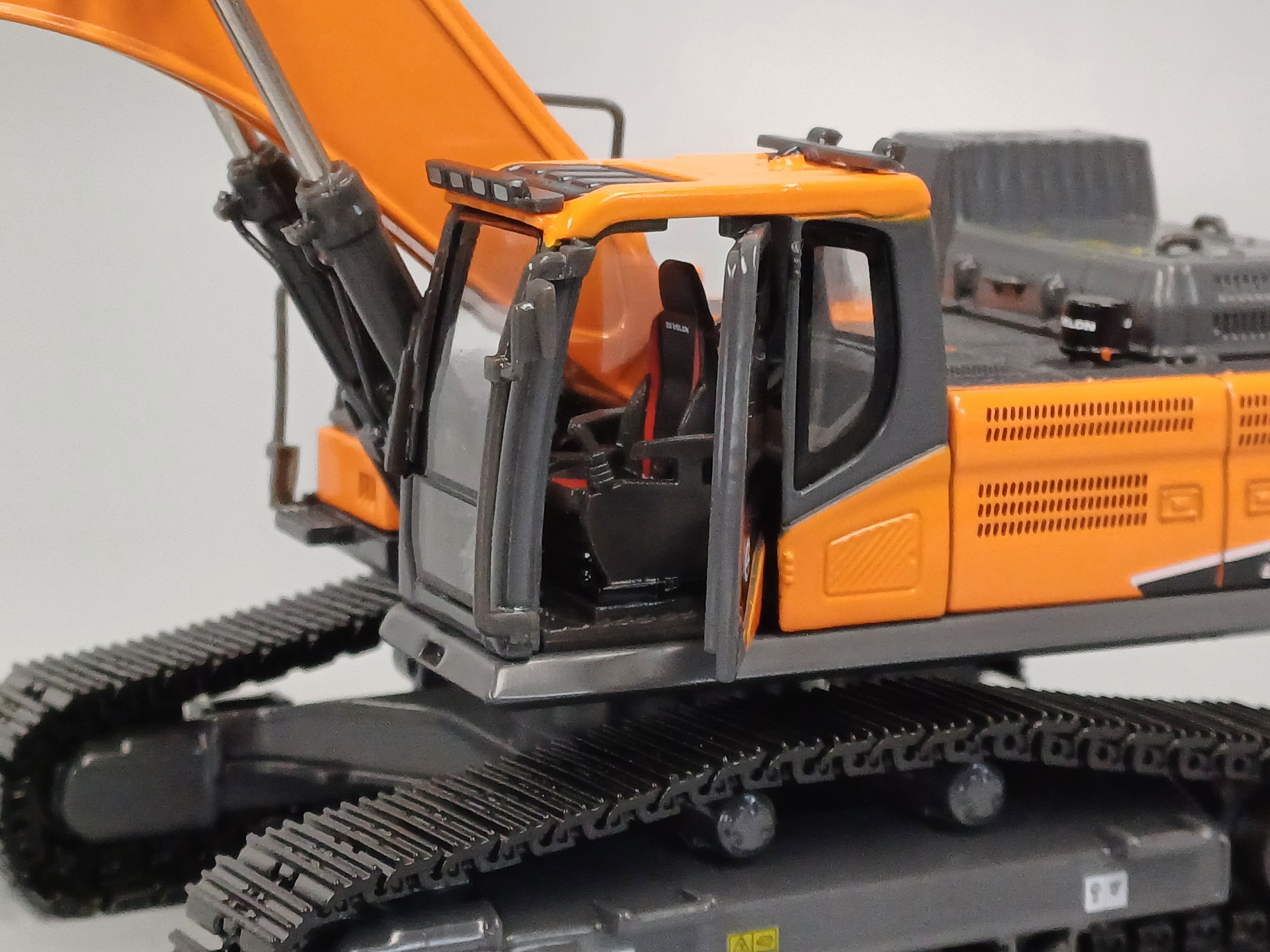 16-1027 - IMC - Develon DX380LC Bagger
